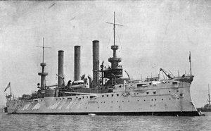 El acorazado estadounidense Brooklyn, que trajo los restos de Lord Pauncefote a Inglaterra, ilustración de The Graphic, 19 de julio de 1902